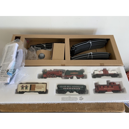 232 - A boxed Bachmann 'Jingle Bells Express' train set with four freight cars, HO scale