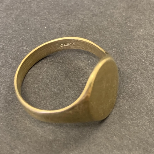 105 - A 9ct gold possibly gents ring, approx. size S, weight approx. 4.1g