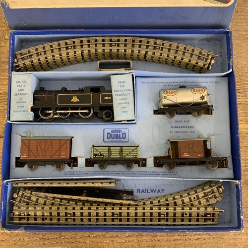 224 - A boxed Hornby Dublo 1960's train set (looks to be complete, very light playwear)