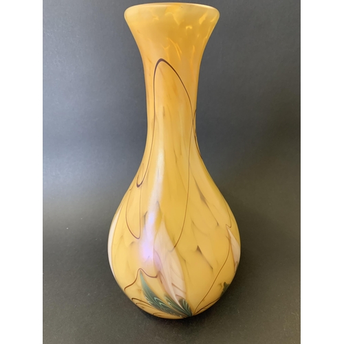 95 - A boxed vintage Okra glass vase in the 'Samarkand' pattern by Dave Barras, 10