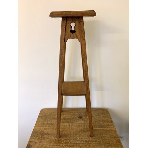 430 - A vintage oak plant stand, 34