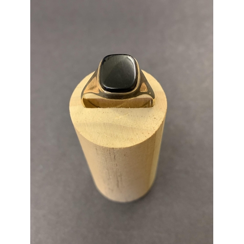 128 - A 9ct gold and black stone ring, approx. size V, weight approx. 3.5g