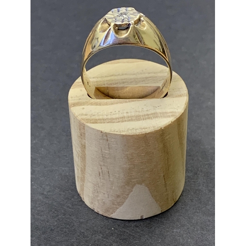 134 - A 9ct gold ring set with a small diamond, approx. size W, weight approx. 5.5g