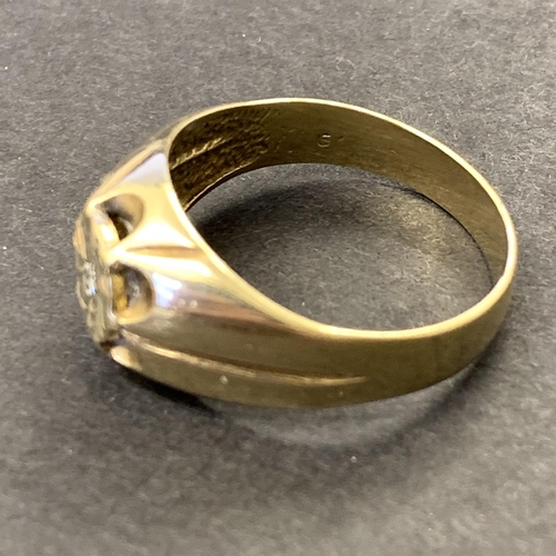 134 - A 9ct gold ring set with a small diamond, approx. size W, weight approx. 5.5g