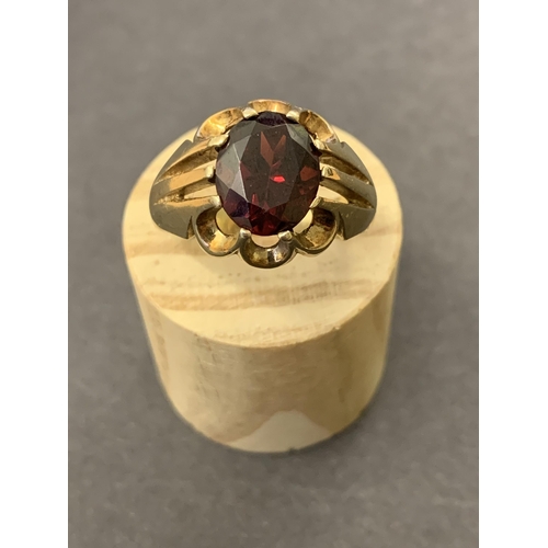 135 - A 9ct gold and red stone set ring, approx. size U, weight approx. 7g