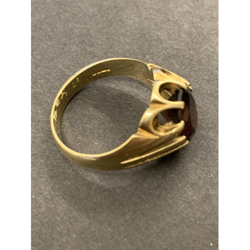 135 - A 9ct gold and red stone set ring, approx. size U, weight approx. 7g