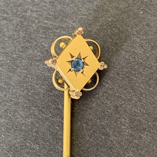 144 - An antique yellow metal and sapphire stone set tie pin, weight approx. 0.9g