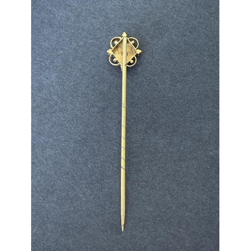 144 - An antique yellow metal and sapphire stone set tie pin, weight approx. 0.9g