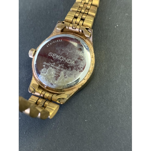 154 - A vintage ladies Sekonda quartz wristwatch on original strap, 25mm dia, ticks and runs