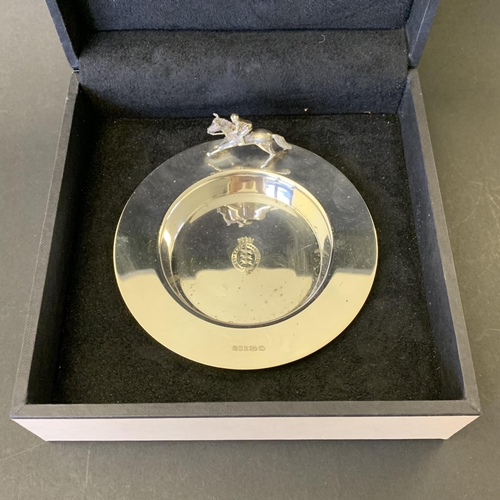 162 - An unusual and scarce boxed Links of London 925 sterling silver horse racing related dish with the a... 