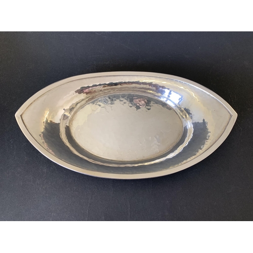 163 - A vintage United States silver plated sauce dish and stand, marked to the base for Simpson Hall Mill... 