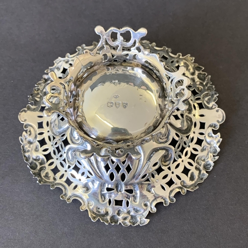 166 - A heavy Victorian hallmarked silver pierced bon bon dish, London 1893, maker William Comyns & Sons, ... 