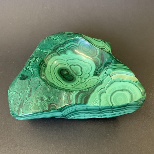 189 - A polished malachite dish/ashtray, weight approx. 5.2lbs