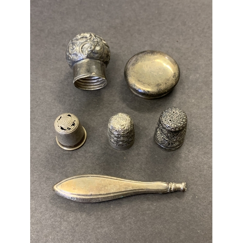 179 - Sterling silver and 925 items including three thimbles (two with holes), total weight approx. 30g