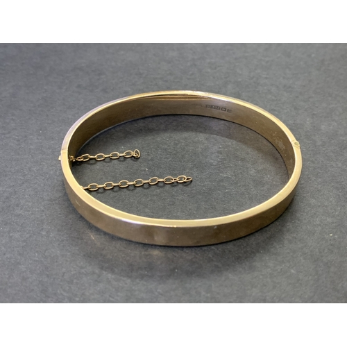 185 - A 9ct rose gold hinged bracelet, total weight approx. 8.5g (some dents to surface and safety chain a... 