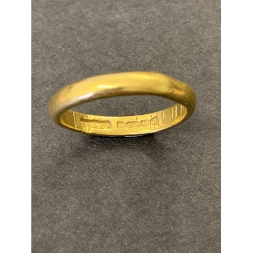 192 - A 22ct gold band, approx. size O, weight approx. 4.5g (ring out of shape and damage to inside of sha... 