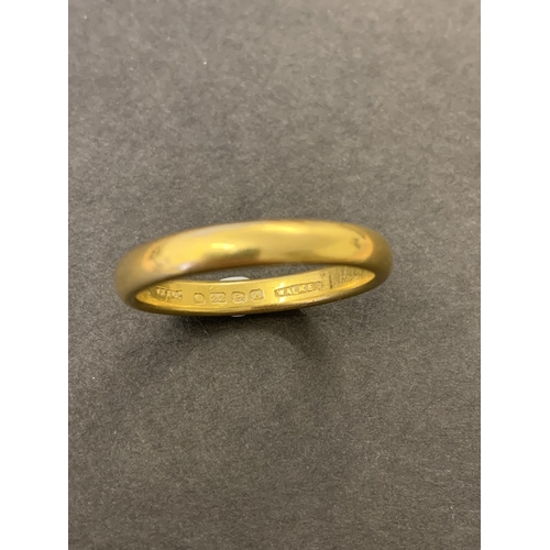 193 - A 22ct gold band, approx. size U 1/2, weight approx. 6.5g