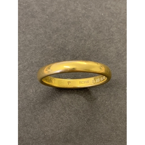 193 - A 22ct gold band, approx. size U 1/2, weight approx. 6.5g