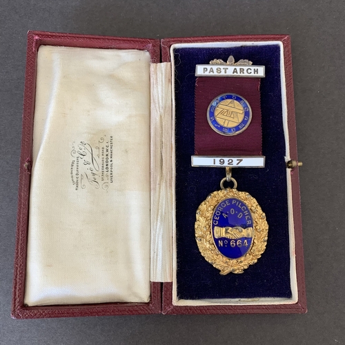 244 - A boxed hallmarked silver 1927 Masonic 'Part Arch' medal, weight approx. 30g (small area of damage t... 