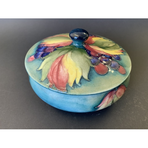 29 - A vintage Moorcroft lidded powder pot, Queen Mary label to base, approx. 5 1/2