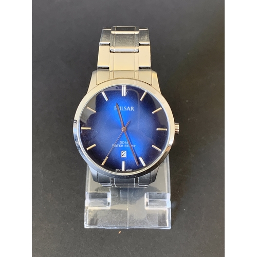 329 - A boxed Pulsar wristwatch, 40mm dia (ticks and runs)