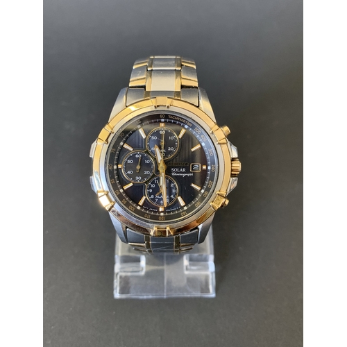 330 - A boxed Seiko Solar V172 chronograph wristwatch (ticks and runs, faint scratches on crystal, scratch... 