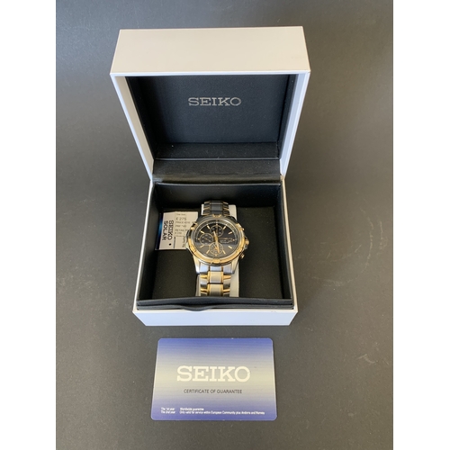 330 - A boxed Seiko Solar V172 chronograph wristwatch (ticks and runs, faint scratches on crystal, scratch... 