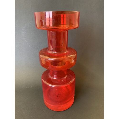 46 - A Riihimaki 1960's hooped red glass vase, 11