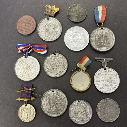 121 - A collection of Edward VII marriage and Coronation medals and medallions