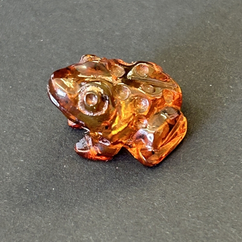 142 - A Kit Heath 925 silver bracelet plus a small amber style frog