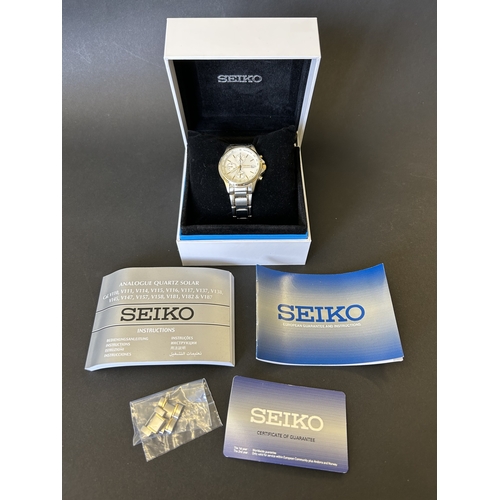 147 - A boxed Seiko 7T92 gentlemans wristwatch with white dial, purchased 2014, comes with instructions an... 