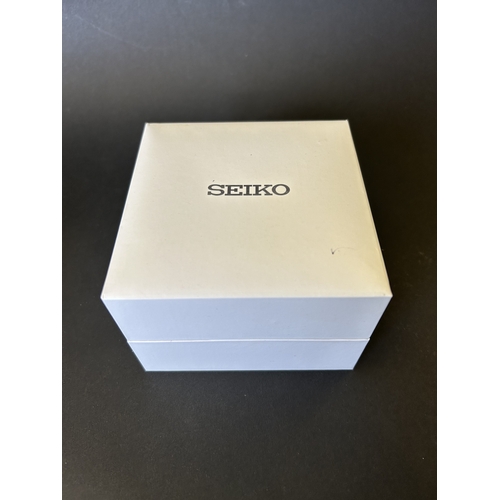 147 - A boxed Seiko 7T92 gentlemans wristwatch with white dial, purchased 2014, comes with instructions an... 