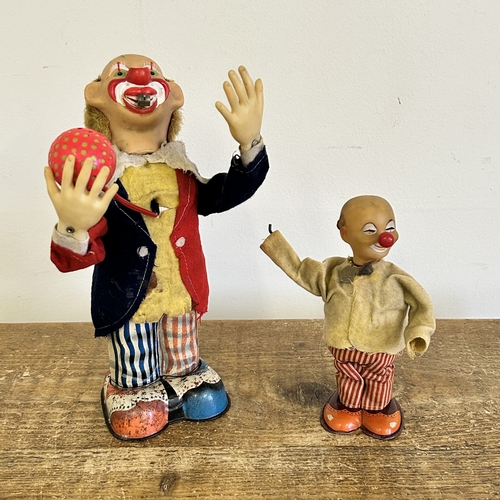 178 - A vintage Japanese battery operated tinplate and cloth juggling clown with whistle plus a small cloc... 