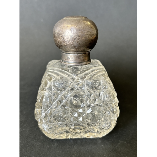101 - A hallmarked silver and cut glass perfume bottle with internal stopper, approx. 4 1/4