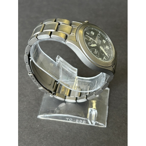 107 - A Seiko Chronograph Titanium gentleman wristwatch, 7T62-0B20 movement, 42mm dia (runs and ticks, wea... 