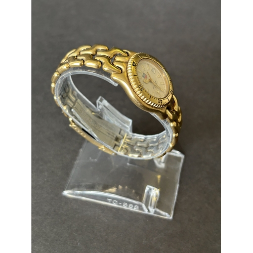 110 - A ladies Tag Heuer WG1330-2 wristwatch, 28mm dia (runs and ticks)