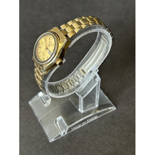 113 - A ladies Seiko 5 2906-0850 automatic wristwatch, 24mm dia (runs and ticks, wear on metalware, marks ... 