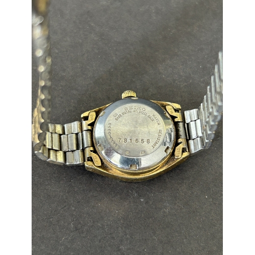 113 - A ladies Seiko 5 2906-0850 automatic wristwatch, 24mm dia (runs and ticks, wear on metalware, marks ... 