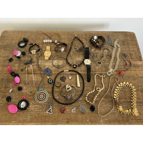 119 - A selection of costume jewellery to include watches and necklaces etc