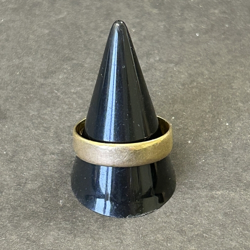 157 - A 9ct gold band, approx. size W, weight approx. 3.5g
