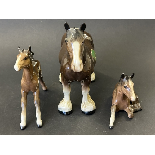 277 - Two vintage Beswick foals (one with small chip to ear) together with a Melba ware horse, approx. 6 1... 