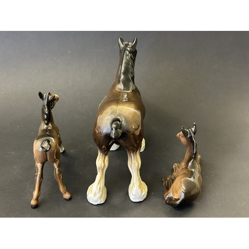 277 - Two vintage Beswick foals (one with small chip to ear) together with a Melba ware horse, approx. 6 1... 