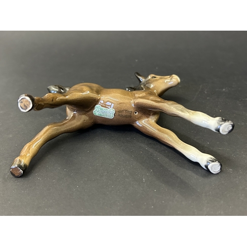 277 - Two vintage Beswick foals (one with small chip to ear) together with a Melba ware horse, approx. 6 1... 