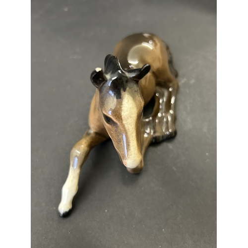 277 - Two vintage Beswick foals (one with small chip to ear) together with a Melba ware horse, approx. 6 1... 