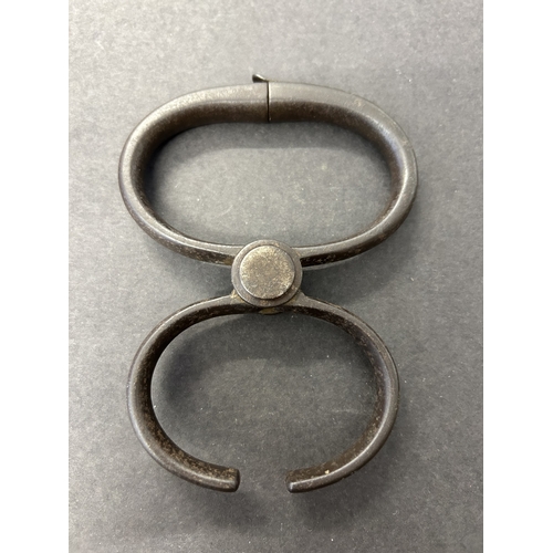308 - A pair of Victorian 'come-along' style handcuffs as used by Victorian Police, made by Hiatt & Co Bir... 