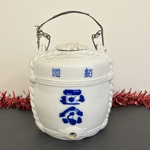 42 - A vintage Japanese porcelain sake barrel with lid, marked with Oriental characters, approx. 11
