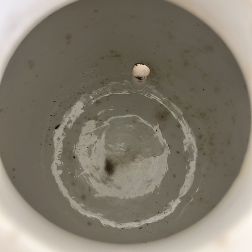 42 - A vintage Japanese porcelain sake barrel with lid, marked with Oriental characters, approx. 11