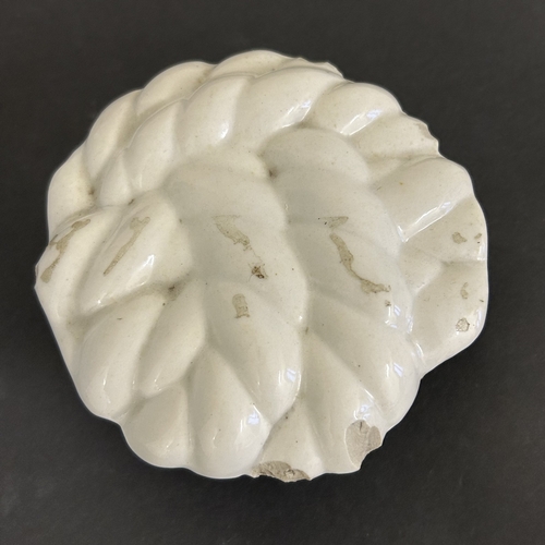 42 - A vintage Japanese porcelain sake barrel with lid, marked with Oriental characters, approx. 11