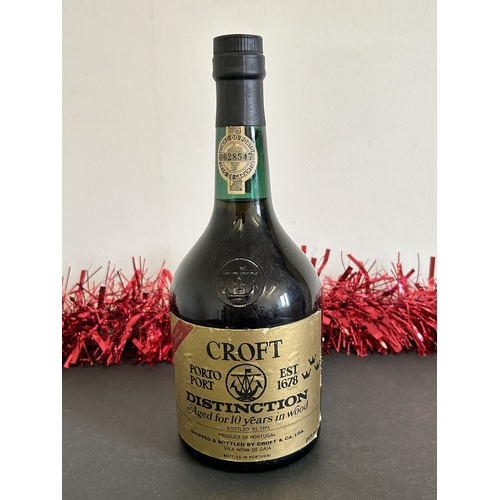 59 - A 1974 bottle of Croft Port Distinction, Aged for 10 Years in Wood, 26 2/3 fl oz