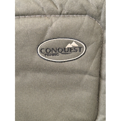 441 - A Conquest green canvas fishing seat (with wear, but complete)